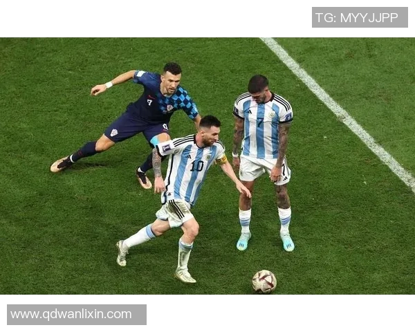 足球明星的感人举动与社会责任担当展现了他们的真正魅力与影响力